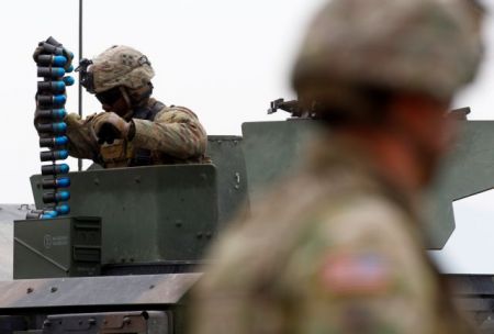 WSJ: Την επέκταση των δραστηριοτήτων του στην Ελλάδα εξετάζει ο αμερικανικός στρατός