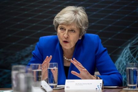 Μέι: Αλλάζει το ποσό που θα πληρώσουμε στην ΕΕ χωρίς συμφωνία για Brexit