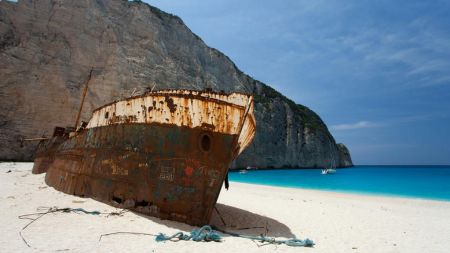 Ζάκυνθος: Αναστάτωση από πτώση βράχου στο «Ναυάγιο» – Πληροφορίες για μία τραυματία και αγνοούμενους