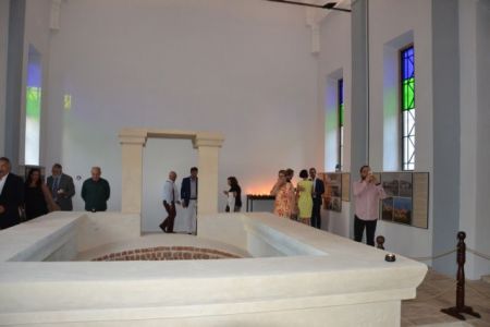 Με λαμπρότητα τα εγκαίνια του ανακαινισμένου «Αγιάσματος» της Παναγίας της Φανερωμένης στο Αϊβαλί