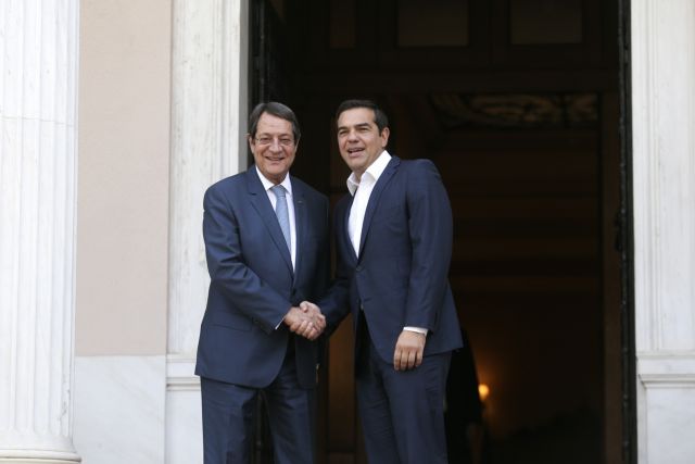 Τσίπρας – Αναστασιάδης: Βιώσιμη λύση για το Κυπριακό