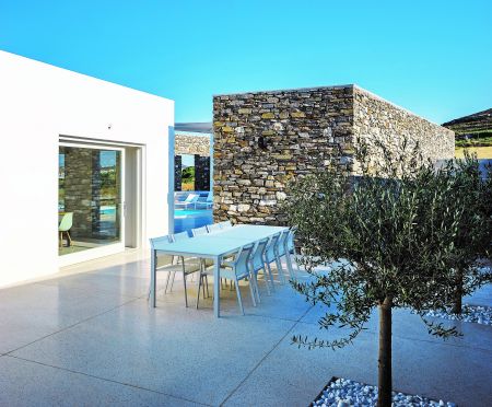 Hug House στην Πάρο