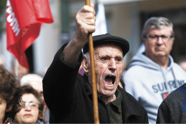 Συνταξιούχοι: Μηνυτήρια αναφορά κατά Αχτσιόγλου