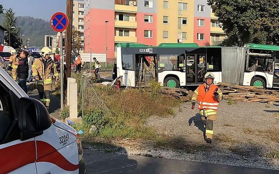 Αυστρία: Ένας νεκρός και 11 τραυματίες σε σύγκρουση τρένου με λεωφορείο