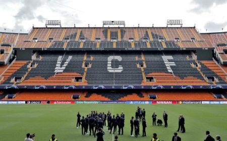 Γιουβέντους: Κουκουλοφόροι έριξαν φωτοβολίδες στο ξενοδοχείο όπου διανυκτέρευσε