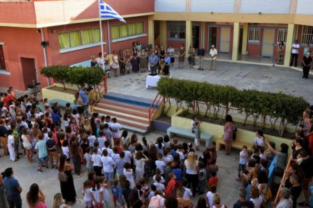 Υπουργείο Παιδείας: Παραθυράκι για εγγραφή ανεμβολίαστων παιδιών