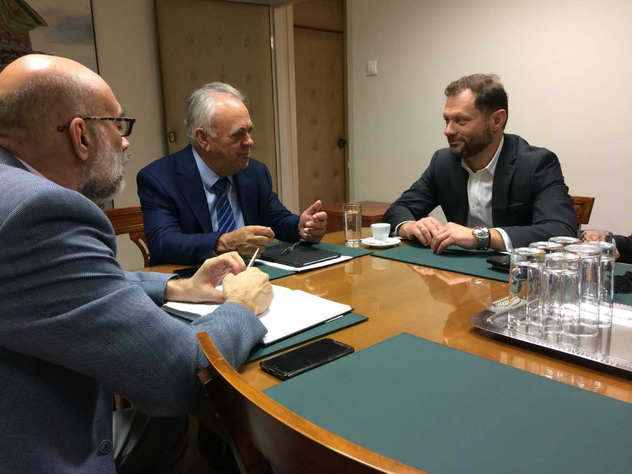 Διαβουλεύσεις Δραγασάκη για την πώληση των ναυπηγείων Ελευσίνας και Σκαραμαγκά