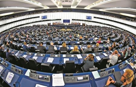 Ελλάδα και Ευρώπη σε διαφορετική πολιτική τροχιά…