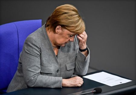 Η προαγωγή Μάασεν και η ομηρεία της Μέρκελ