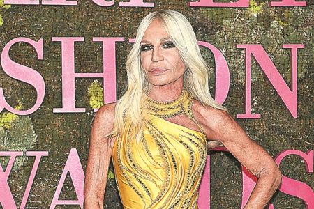 Στον όμιλο Michael Kors πέρασε ο οίκος Versace