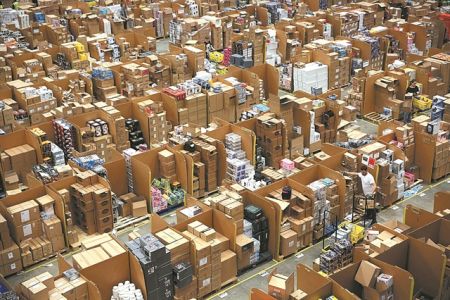 Πού οφείλονται και τι θα φέρουν οι «τρελές» αυξήσεις της Amazon