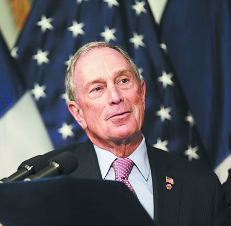 Ο Μάικλ Μπλούμπεργκ έγινε Δημοκρατικός και πάει για πρόεδρος