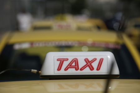 Επίθεση χρυσαυγίτη ταξιτζή σε επιβάτη καταγγέλλει η ΚΕΕΡΦΑ