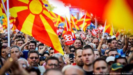 Ν. Ντιμιτρόφ στη FAZ: «Ιστορικό σταυροδρόμι» το δημοψήφισμα