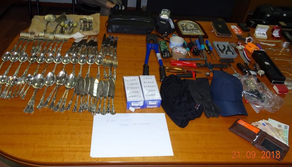 Συνελήφθησαν διαρρήκτες που «χτυπούσαν» σπίτια σε Βουλιαγμένη, Βάρη, Γλυφάδα