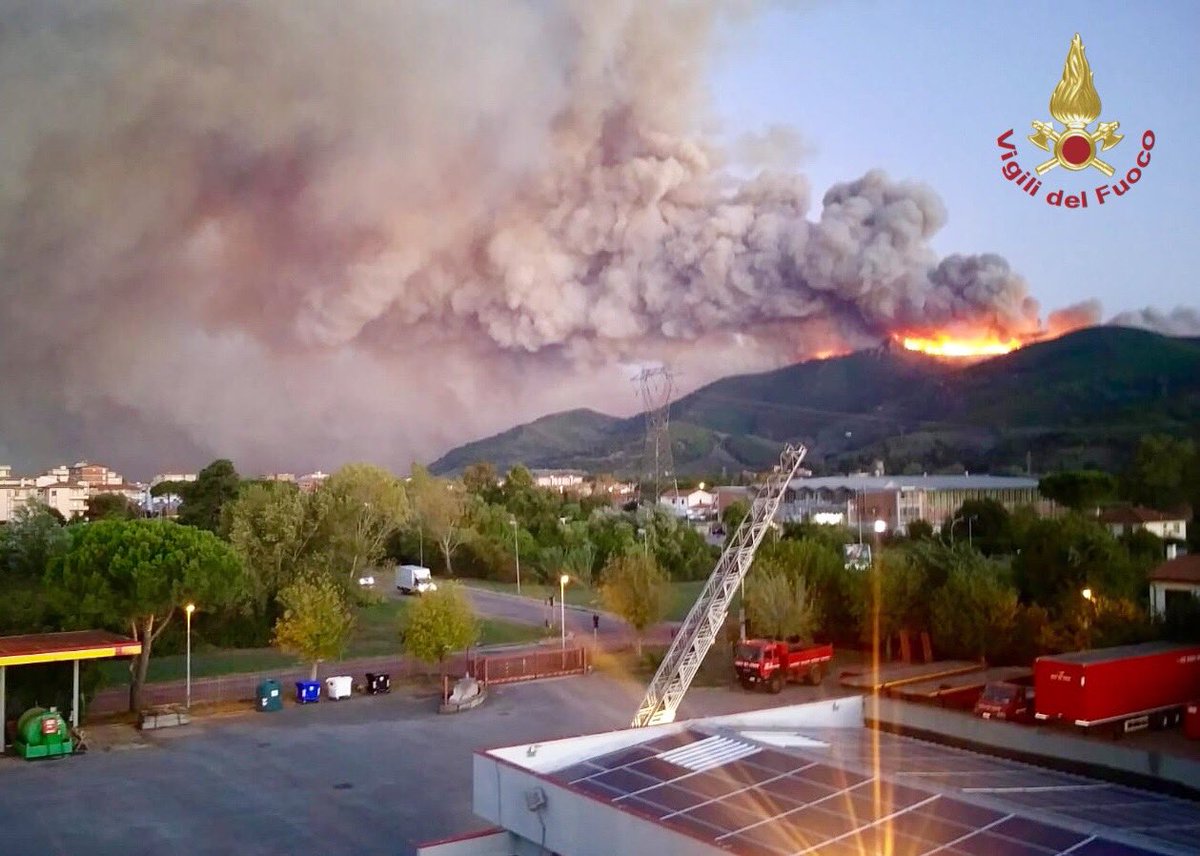 Μεγάλη πυρκαγιά στην Τοσκάνη – Εκατοντάδες εκκένωσαν τα σπίτια τους