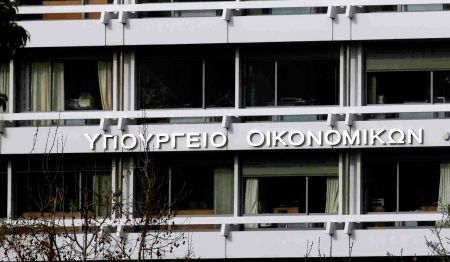 Ξεπερνούν τα 3,5 εκατ. οι Ελληνες που χρωστούν στην εφορία