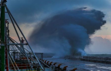 Μεσογειακός Κυκλώνας: Αναμένονται κύματα ύψους 11 μέτρων