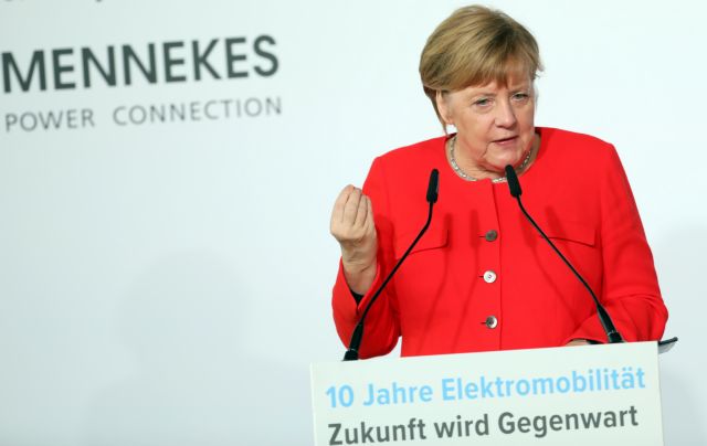 Μέρκελ:  Η Ευρώπη αντιμετωπίζει επιθέσεις από το εξωτερικό και από το εσωτερικό της