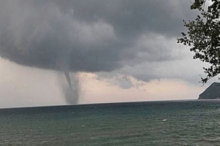 Ανεμοστρόβιλος έκανε εντυπωσιακή εμφάνιση στα Σφακιά ( Video)