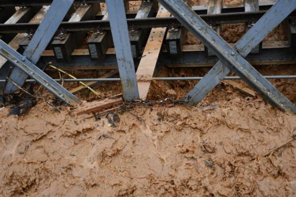 Ο «Ζορμπάς» έπληξε Κορινθία και Αργολίδα – υπερχείλισαν ποτάμια, πλημμύρισαν σπίτια