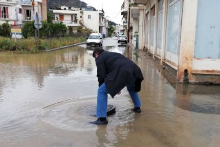 «Ζορμπάς»: Ο εξασθενημένος κυκλώνας κινείται βορειοανατολικά