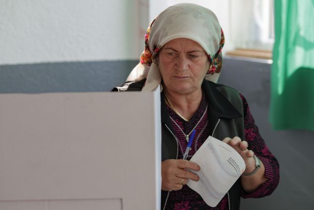 Γαλλικό Πρακτορείο: Ιστορική αλλά επίπονη η απόφαση των πολιτών της πΓΔΜ