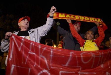 Πανηγυρισμοί στα Σκόπια για τη μεγάλη αποχή στο δημοψήφισμα