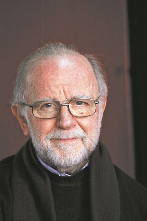 Ζουμ στους σχεδιασμούς του Γιάννη Τσεκλένη