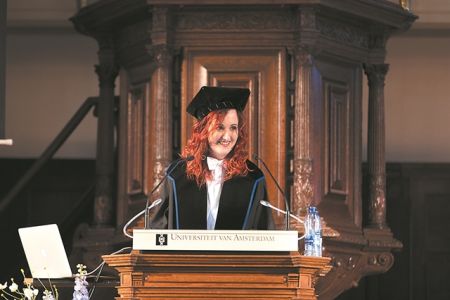 Από τη φιλολογία στον πολιτισμό