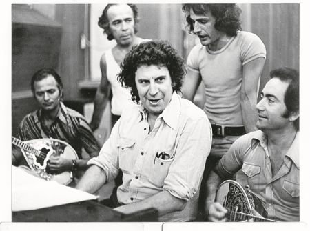 Εφηβος Μίκης σε παγκόσμια πρώτη