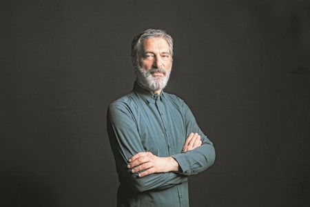 Γιώργος Κουμεντάκης: «Αν αντιμετωπίζουμε την όπερα ως μουσειακό είδος, είμαστε αποτυχημένοι»