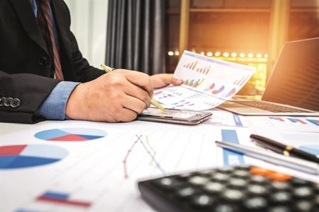 Σε τροχιά μείωσης η φορολογία των επιχειρήσεων