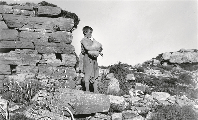 Τραγούδια και χοροί της ελληνικής Πασχαλιάς στην Ελευσίνα