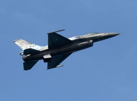 Δύο F-16 της Πολεμικής Αεροπορίας στον ουρανό της Λευκωσίας