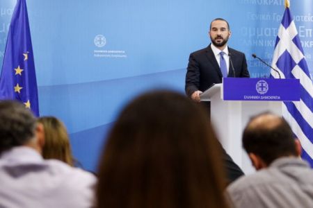 Τζανακόπουλος: Υπερασπίζεται τον Καμμένο για τις δηλώσεις περί ακυρότητας του δημοψηφίσματος