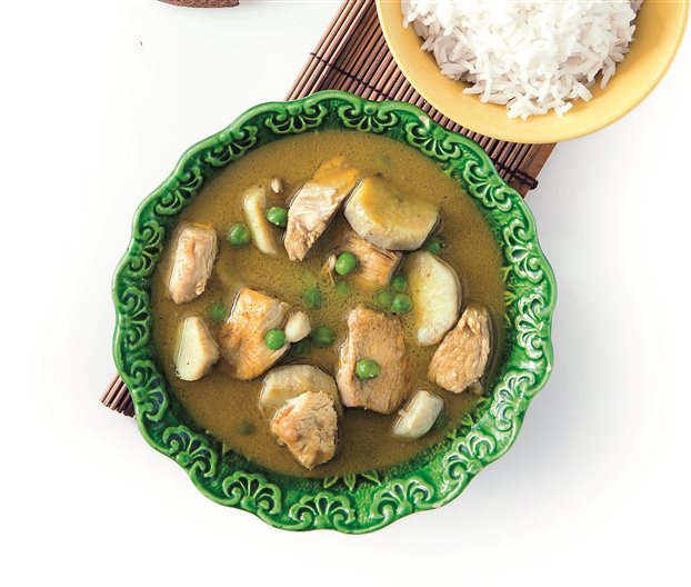 Σούπα με κοτόπουλο και γάλα καρύδας