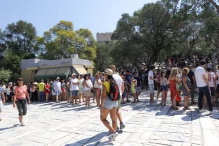 INSETE : €52,3 δισ. η συνεισφορά του τουρισμού στα έσοδα του κράτους την περίοδο 2009-2016