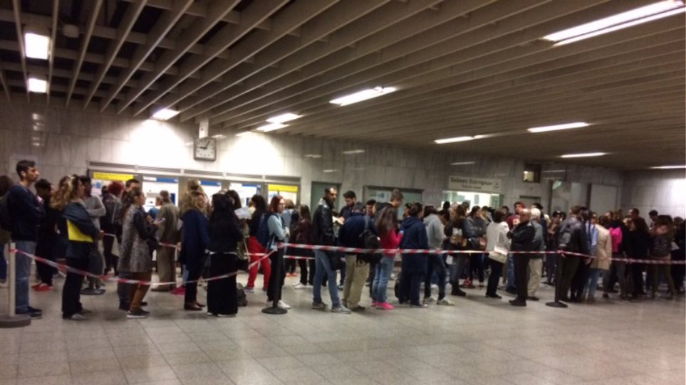 Επανήλθαν οι ουρές στα εκδοτήρια του Μετρό
