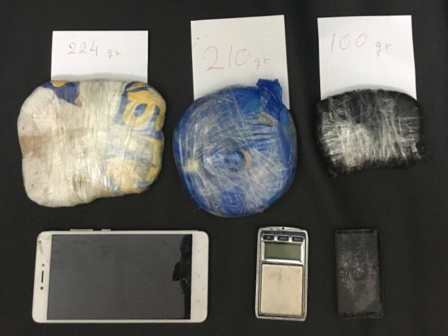 Σύλληψη 19χρονου για μεταφορά ναρκωτικών σε πλοίο στον Πειραιά