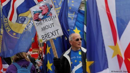 DW : Προς Brexit χωρίς συμφωνία;