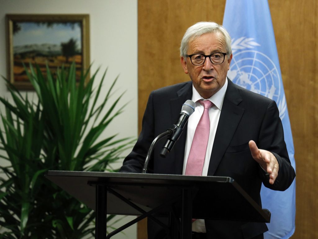 Γιούνκερ: «Θα προτείνουμε αλλαγές στον ιταλικό προϋπολογισμό, αν είναι απαραίτητο»