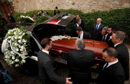 Μονσερά Καμπαγιέ: Διακριτικά και σε στενό κύκλο η κηδεία της