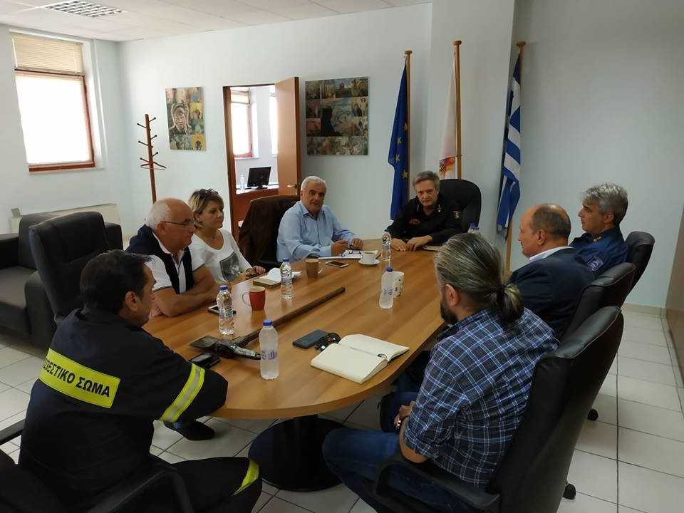 «Συμμαχία» περιφέρειας Πειραιά – Πυροσβεστικής για θέματα Πολιτικής Προστασίας