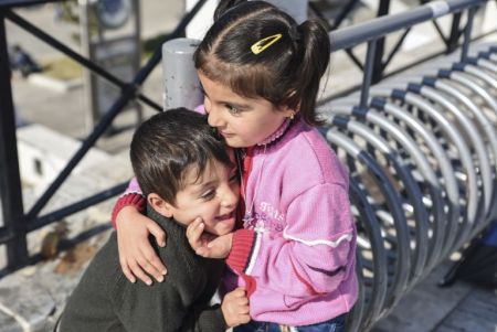 Κομισιόν:  €24,1 εκατ. για τα παιδιά-μετανάστες στην Ελλάδα