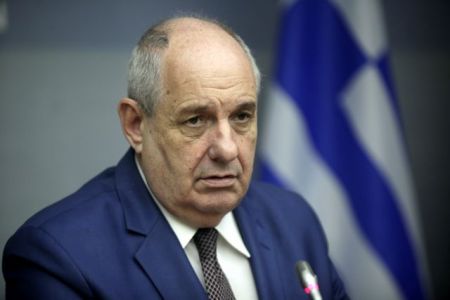 «Μπάχαλο» στην Επιτροπή Αποδήμου Ελληνισμού από τον καυγά Τέρενς Κουίκ – Τριανταφυλλίδη