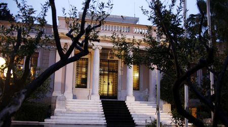 Μαξίμου: Ο κ. Μητσοτάκης θα βλέπει από τα έδρανα της αντιπολίτευσης να ψηφίζονται τα μέτρα