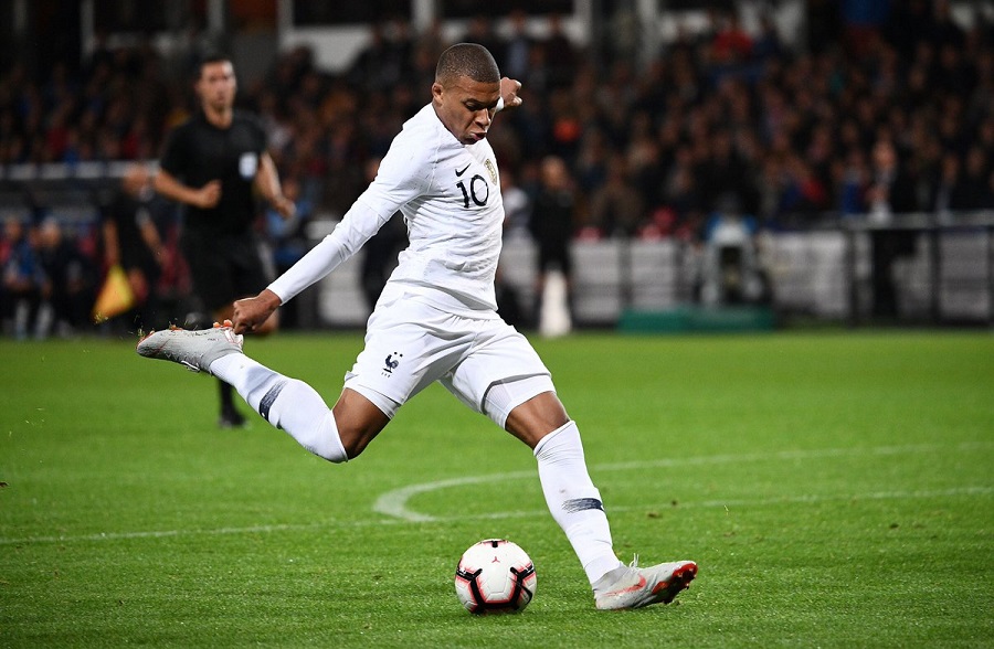 Μπαπέ: Ο πρώτος κάτω των 20 που βάζει 10 γκολ για την Γαλλία