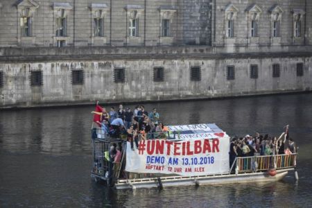 Βερολίνο: 150.000 «αδιαίρετοι» (#unteilbar) κατά του ρατσισμού