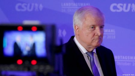 DW: Πολιτικός σεισμός στη Βαυαρία- πλήγμα για Μέρκελ